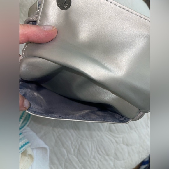 IHKWIP XL EVERYDAY ESSENTIALS CROSSBODY WITH TWO STRAPS METALLIC SILVER - Picture 4 of 12